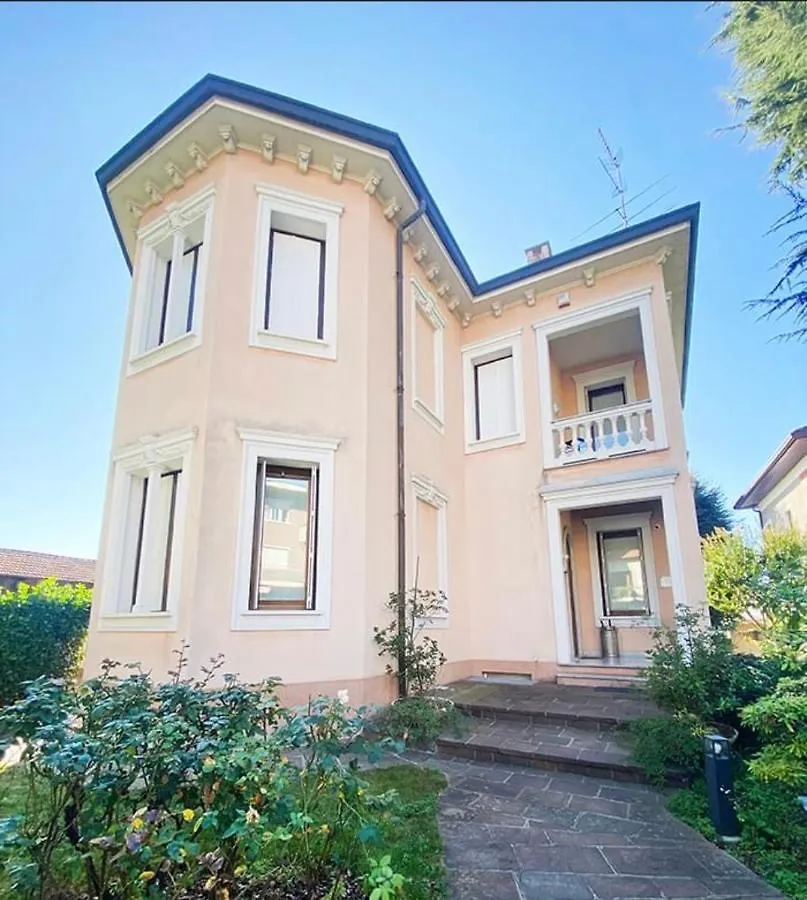 *** Bed & Breakfast B&B Villa Le Rondini Castronno Italy