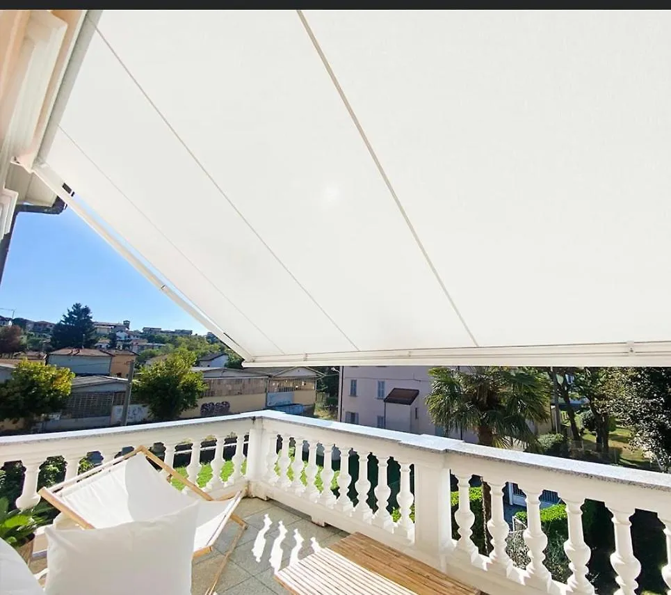 B&B Villa Le Rondini Castronno Bed & Breakfast