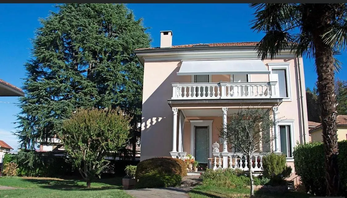 B&B Villa Le Rondini Castronno Italy