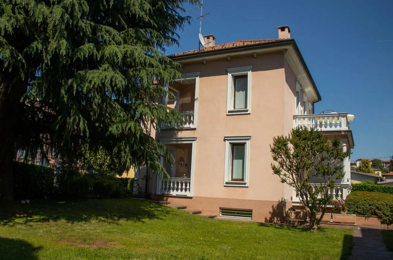 B&B Villa Le Rondini Castronno 3*,  Italy