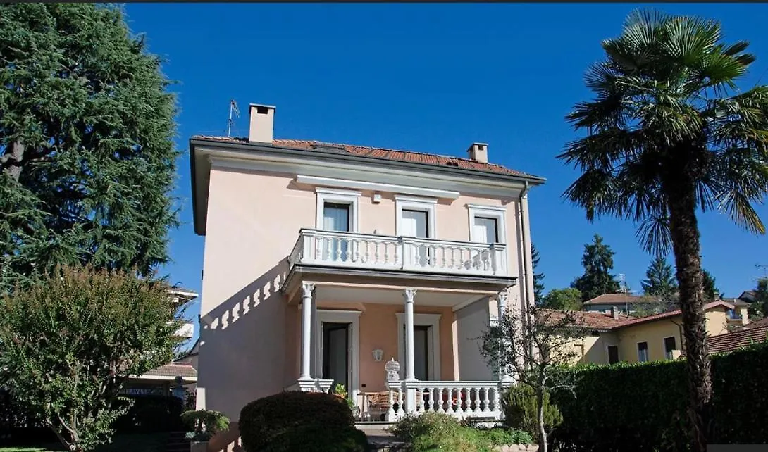 B&B Villa Le Rondini Castronno 3*,  Italy